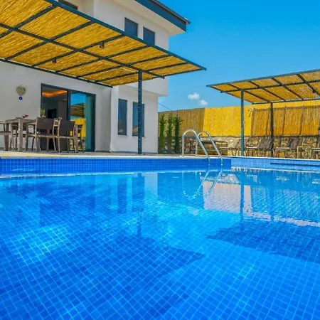 Hotel In Kas With Pool Jacuzzi Garden And Porch 4*