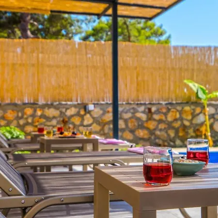 호텔 In Kas With Pool Jacuzzi Garden And Porch